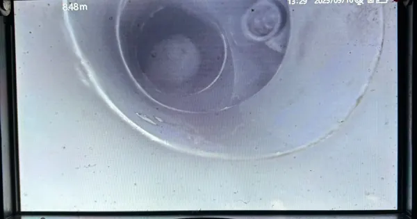 Canalisation PVC à la paroi nette, image de caméra, débouchage Chatou